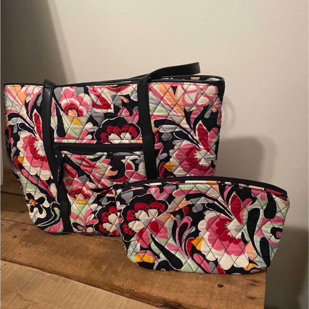 New Vera bradley tote with makeup or accessories pouch